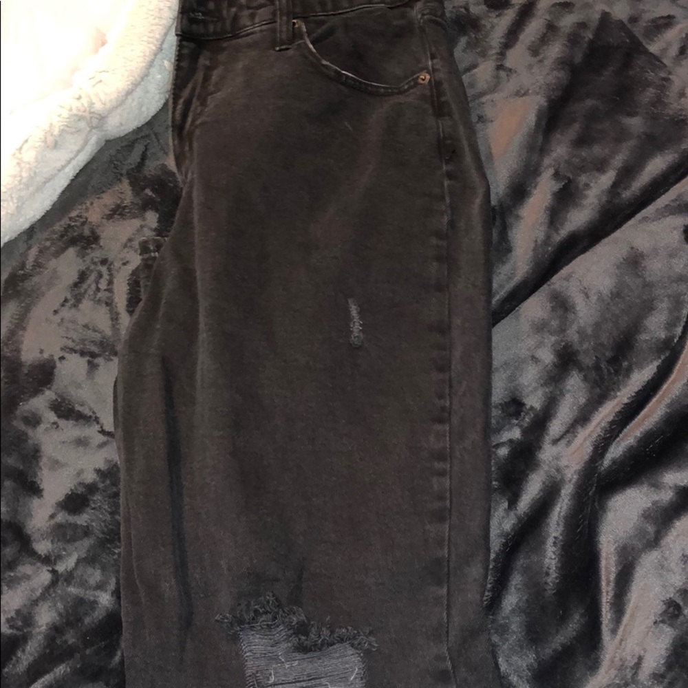 *BRAND NEW*Black ripped jeans